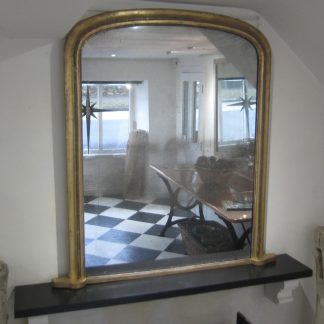 Elegant English overmantle
